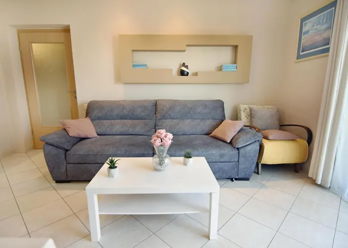 Flat With Terrace And Garden Διαμέρισμα *