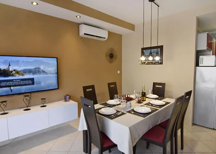 Flat With Terrace And Garden Διαμέρισμα