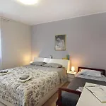 Flat With Terrace And Garden Umag