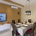 Flat With Terrace And Garden Daire