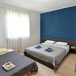Flat With Terrace And Garden Daire Umag