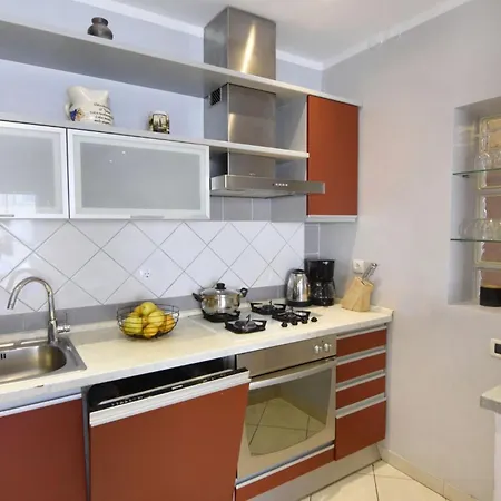 Flat With Terrace And Garden Daire