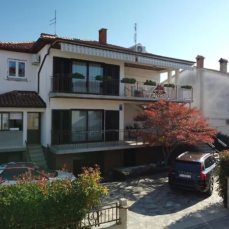 Flat With Terrace And Garden Umag