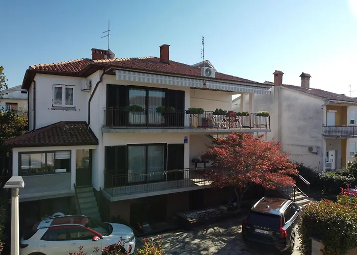 Flat With Terrace And Garden Appartement *