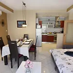 Flat With Terrace And Garden Umag