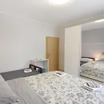 Flat With Terrace And Garden Lägenhet Umag