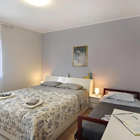 Flat With Terrace And Garden Umag