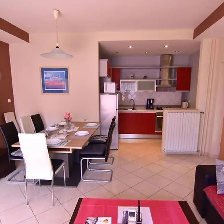 Flat With Terrace And Garden Umag