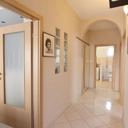 Flat With Terrace And Garden *