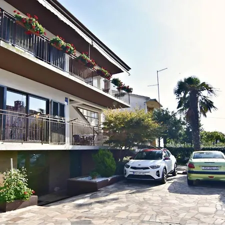 Flat With Terrace And Garden Apartamento Umag